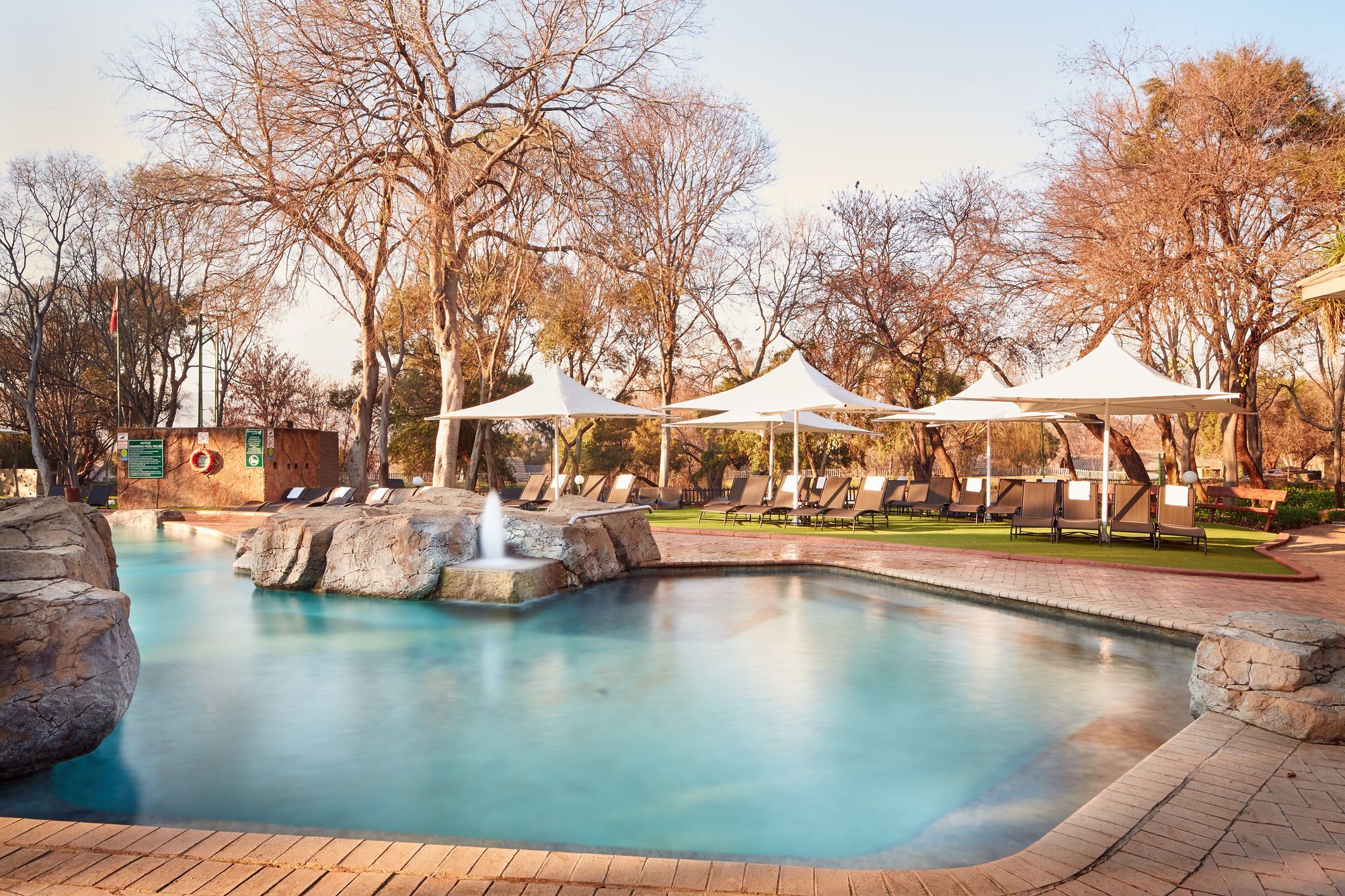 Отель First Group Magalies Park Хартбиспурт Экстерьер фото