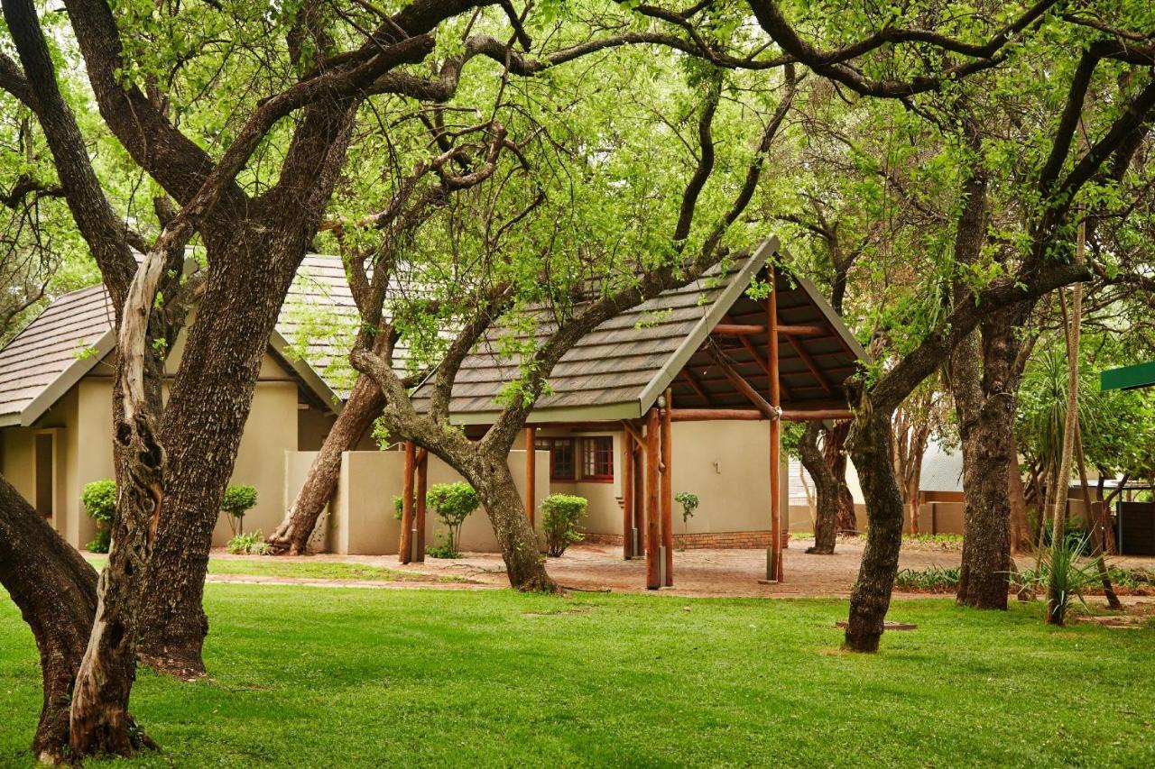 Отель First Group Magalies Park Хартбиспурт Экстерьер фото